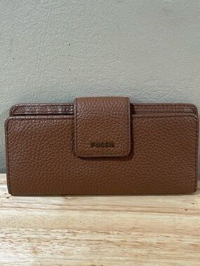 Fossil Tan Pebbled Leather Clutch Wallet
